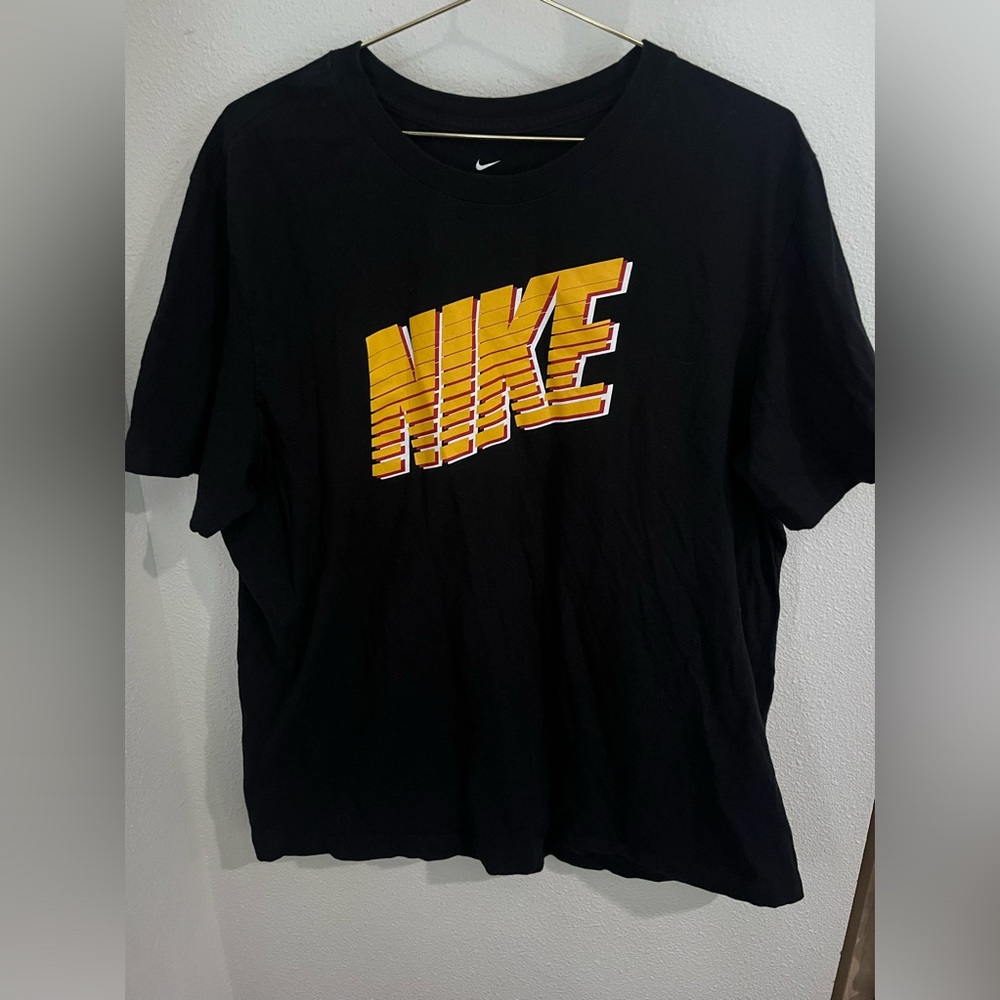 Nike Mens The Nike Tee Graphic Logo T-Shirt Black Yellow Orange‎ XL Short Sleeve
